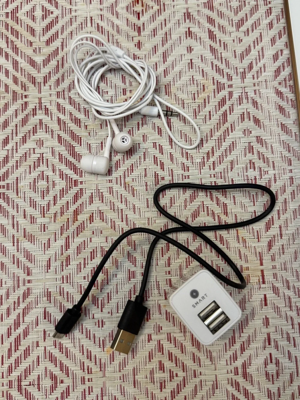 Samsung 2014 White Tablet with Charger and Earbuds SM-T800 16GB